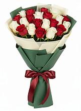 Букет Микс из красных и белых роз в Мордово