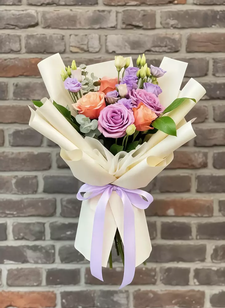 Букет цветов из: Лизиантусы и Розы в Мордово