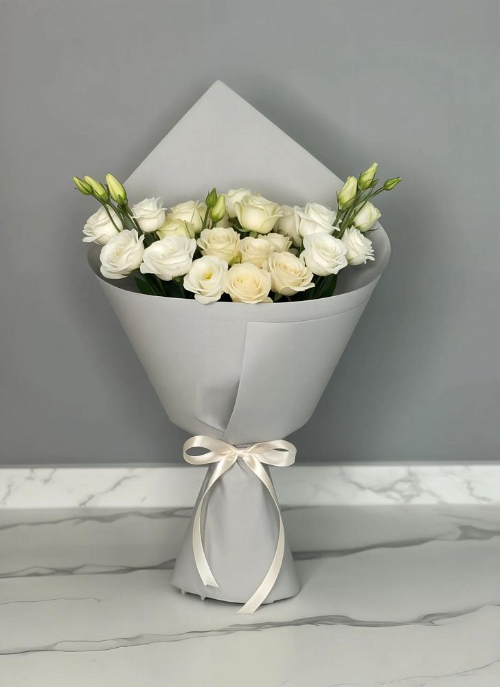 Букет цветов из: Розы и Лизиантусы в Мордово