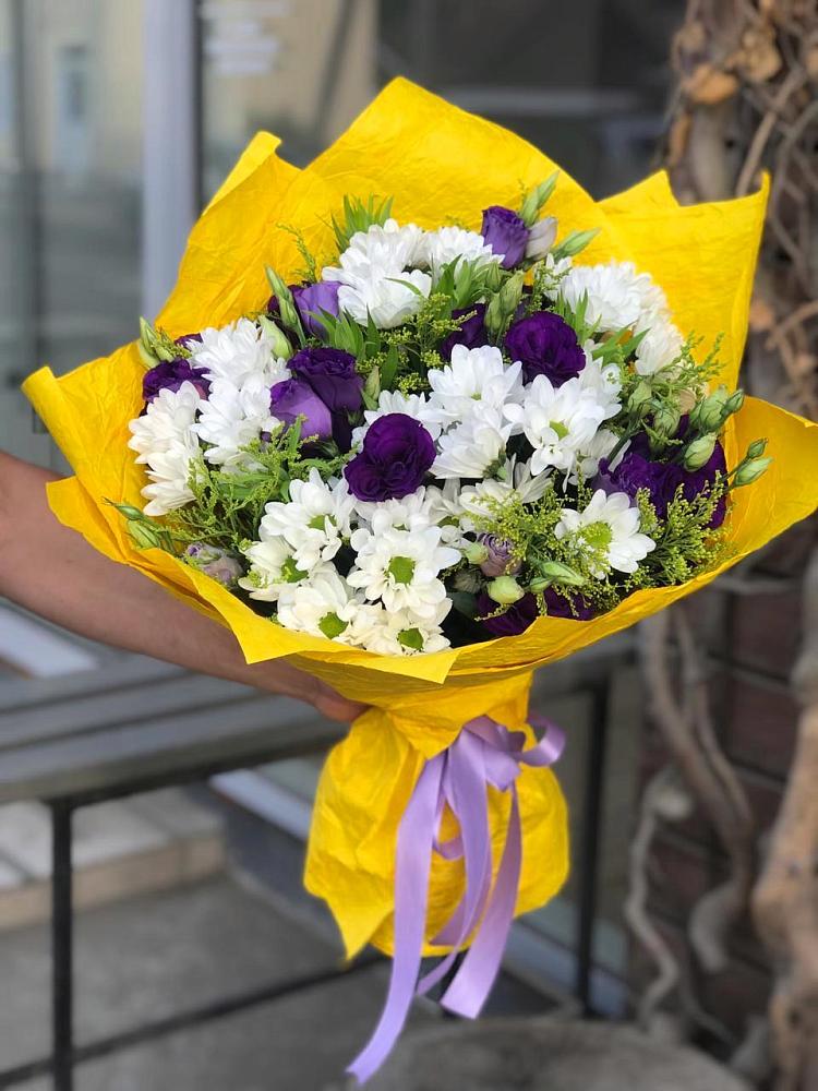 Букет цветов из: Ирисы, Хризантемы и Ромашки в Мордово