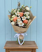 Букет цветов из:  Альстромерии, Лизиантусы, Розы и Хризантемы в Мордово