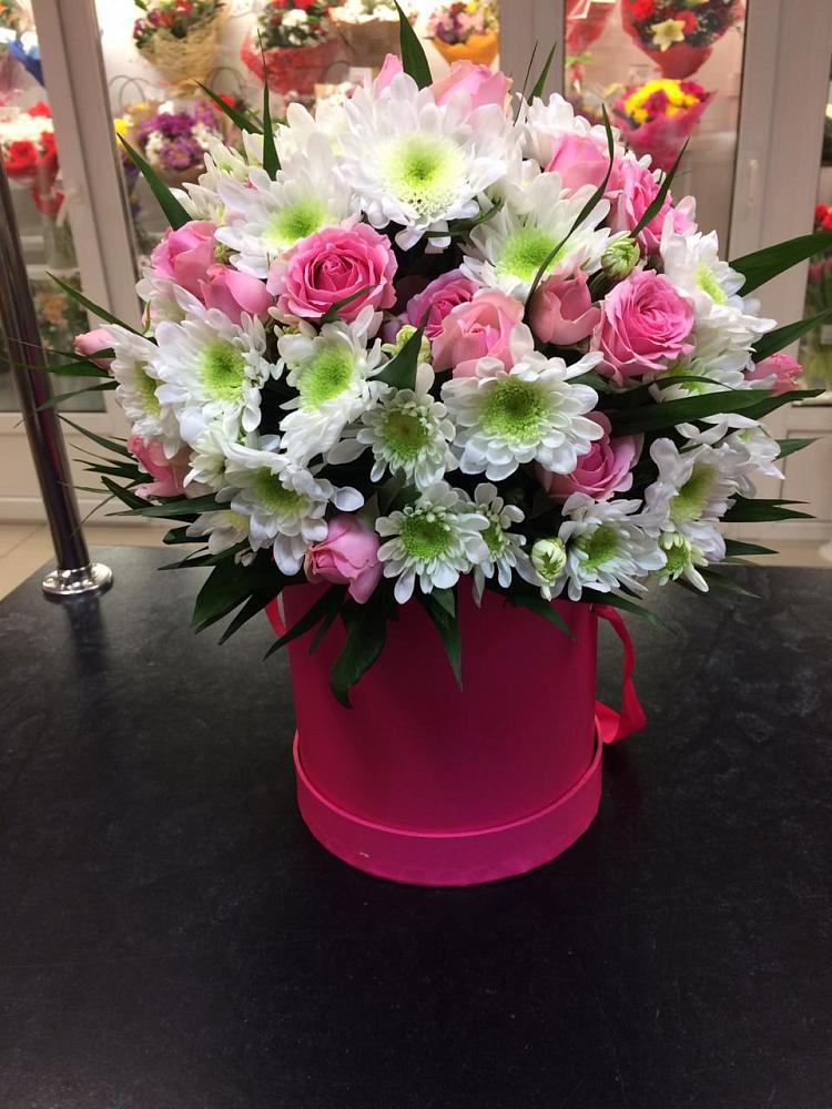 Цветочная композиция из Розы и Хризантемы в шляпной коробке в Мордово