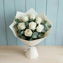 Букет Белые розы в Эвкалипте в Мордово