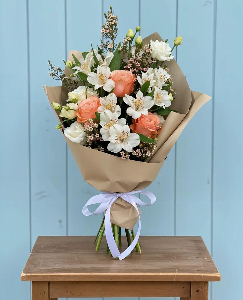 Букет цветов из: Альстромерии, Лизиантусы, Розы и Хризантемы в Мордово