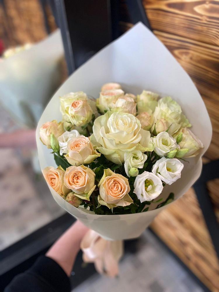 Букет цветов из: Розы и Лизиантусы в Мордово