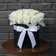 Цветочная композиция из Розы в шляпной коробке в Мордово